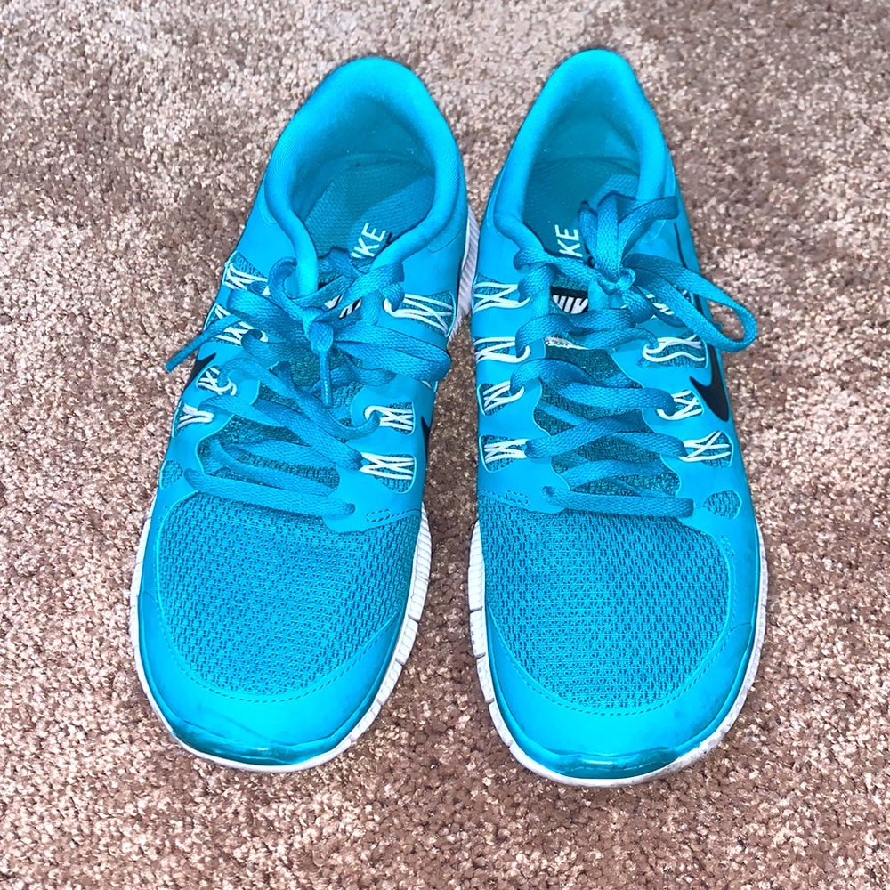 Nike tennis shoes